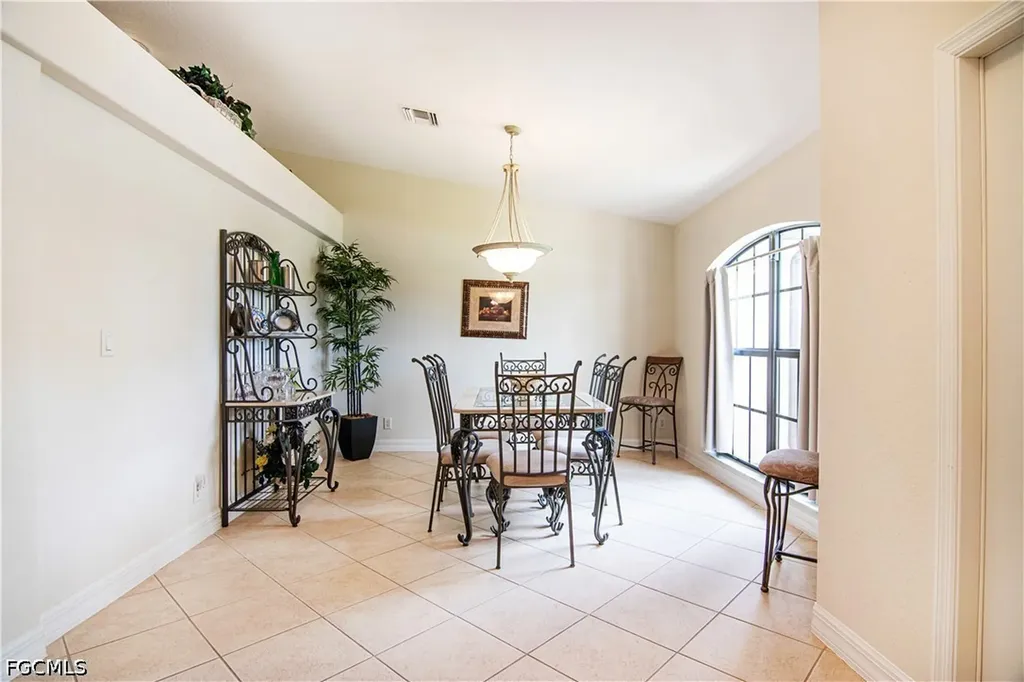 5023 Agualinda Boulevard Cape Coral FL 33914