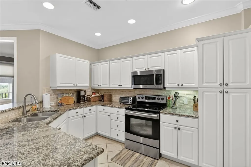 9121 Southmont Cove Fort Myers FL 33908