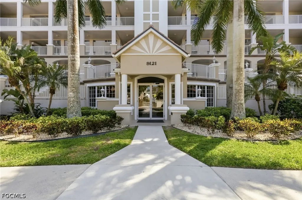 9121 Southmont Cove Fort Myers FL 33908