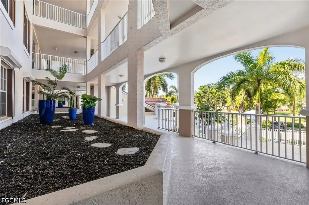 9121 Southmont Cove Fort Myers FL 33908