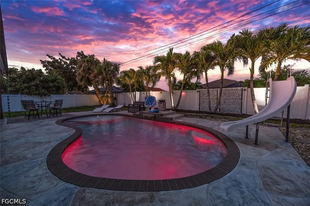 705 SW 10th Place Cape Coral FL 33991