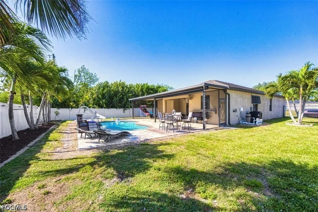 705 SW 10th Place Cape Coral FL 33991