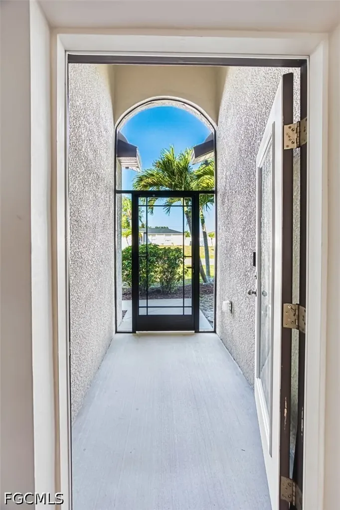 705 SW 10th Place Cape Coral FL 33991