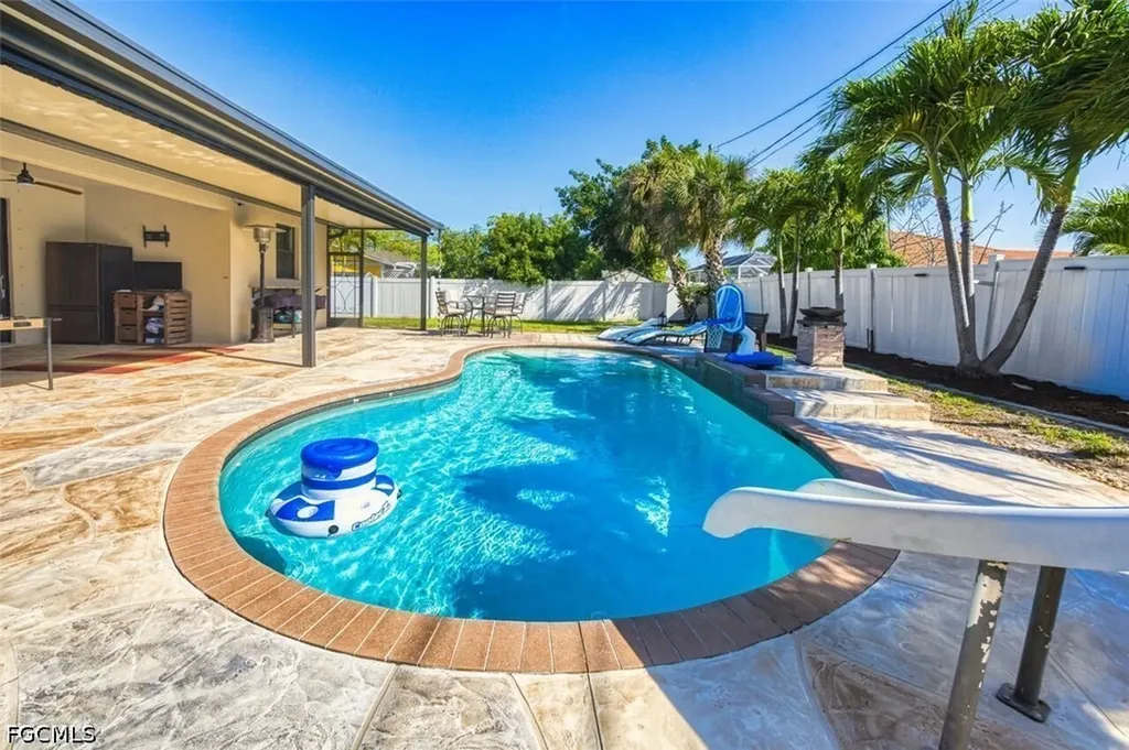 705 SW 10th Place Cape Coral FL 33991