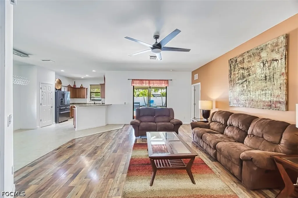 705 SW 10th Place Cape Coral FL 33991