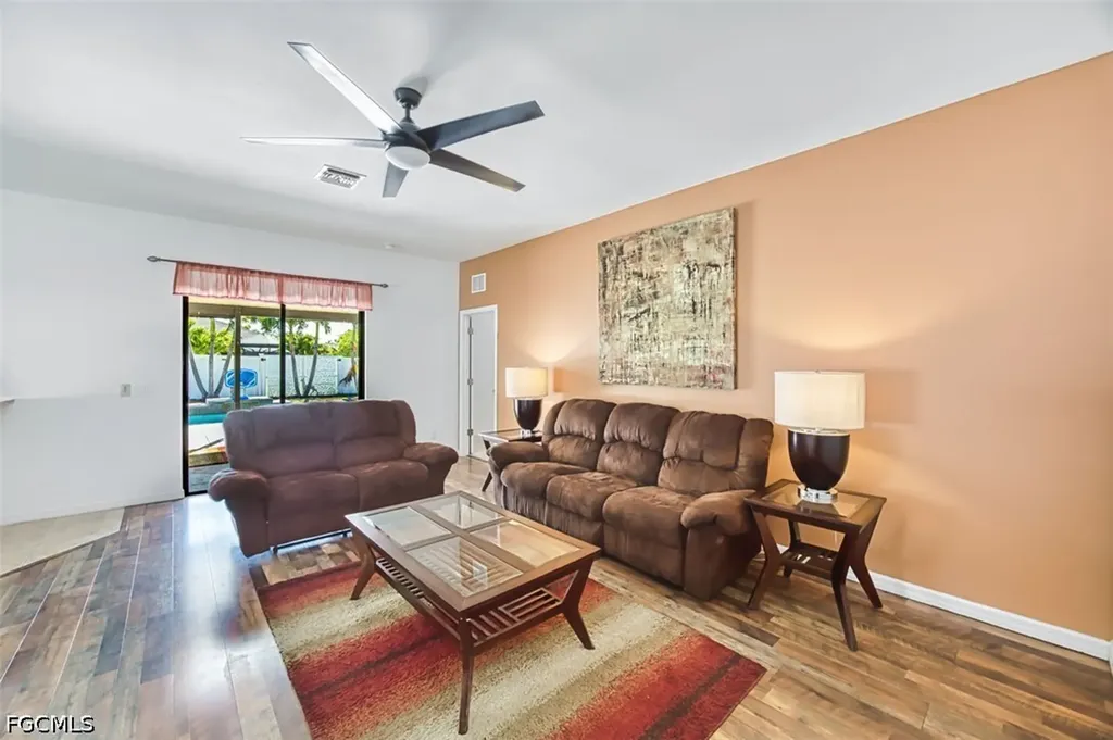 705 SW 10th Place Cape Coral FL 33991