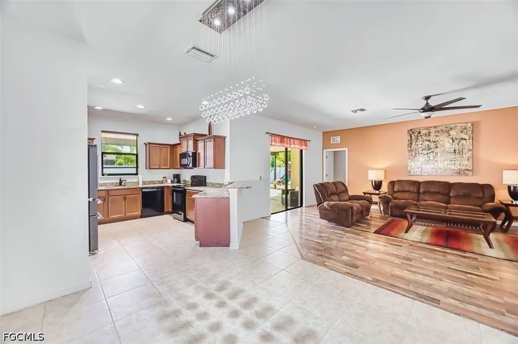 705 SW 10th Place Cape Coral FL 33991