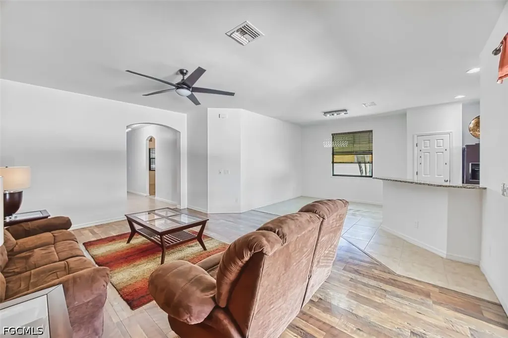 705 SW 10th Place Cape Coral FL 33991