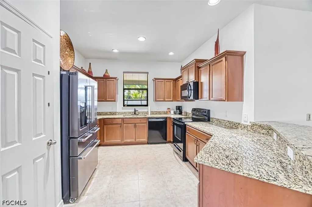 705 SW 10th Place Cape Coral FL 33991