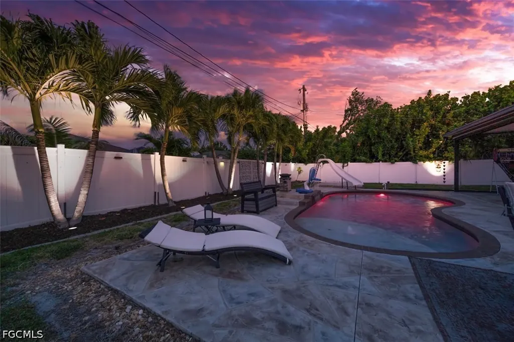 705 SW 10th Place Cape Coral FL 33991