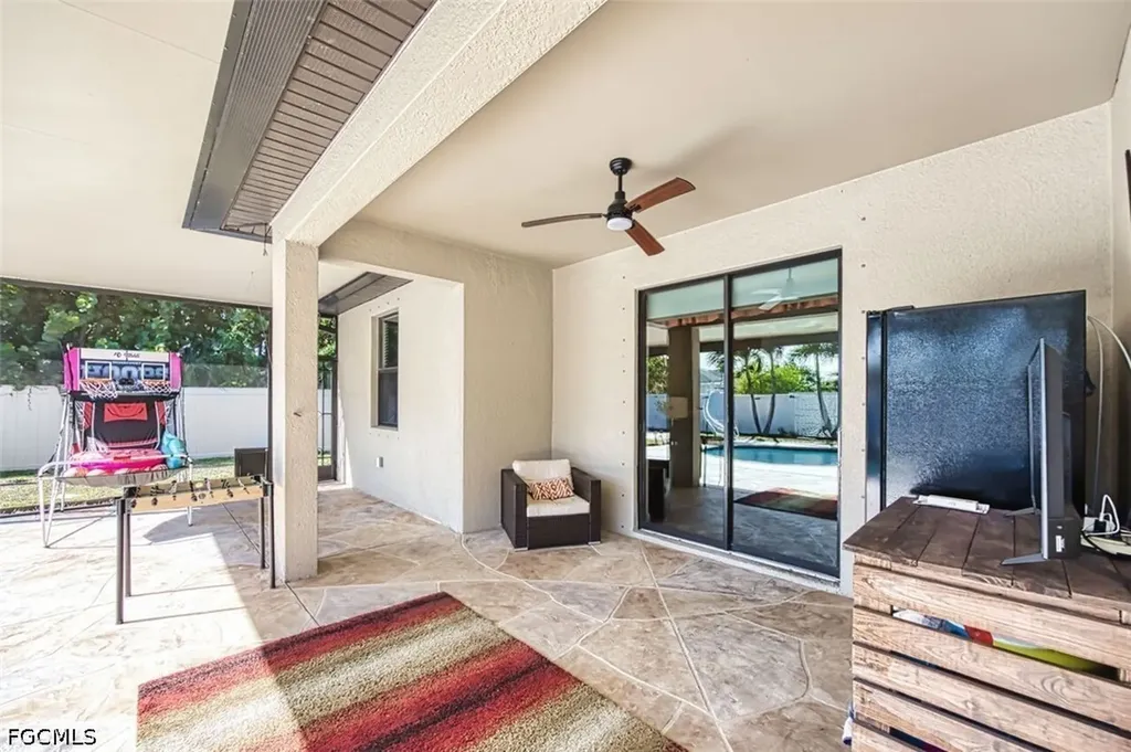 705 SW 10th Place Cape Coral FL 33991