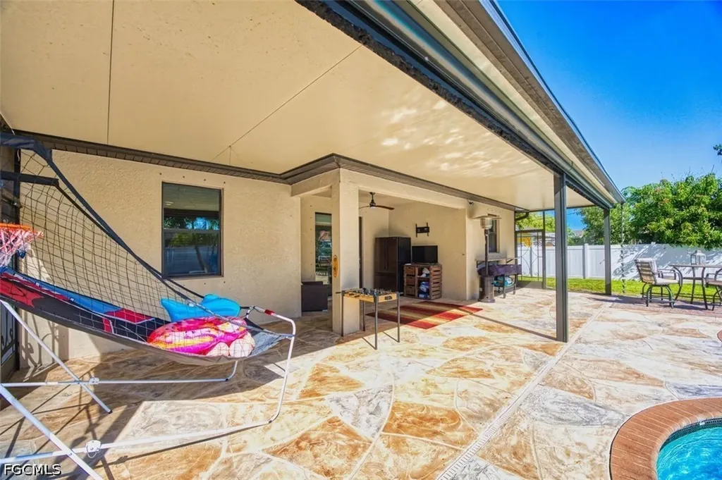 705 SW 10th Place Cape Coral FL 33991
