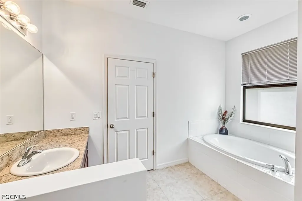 705 SW 10th Place Cape Coral FL 33991