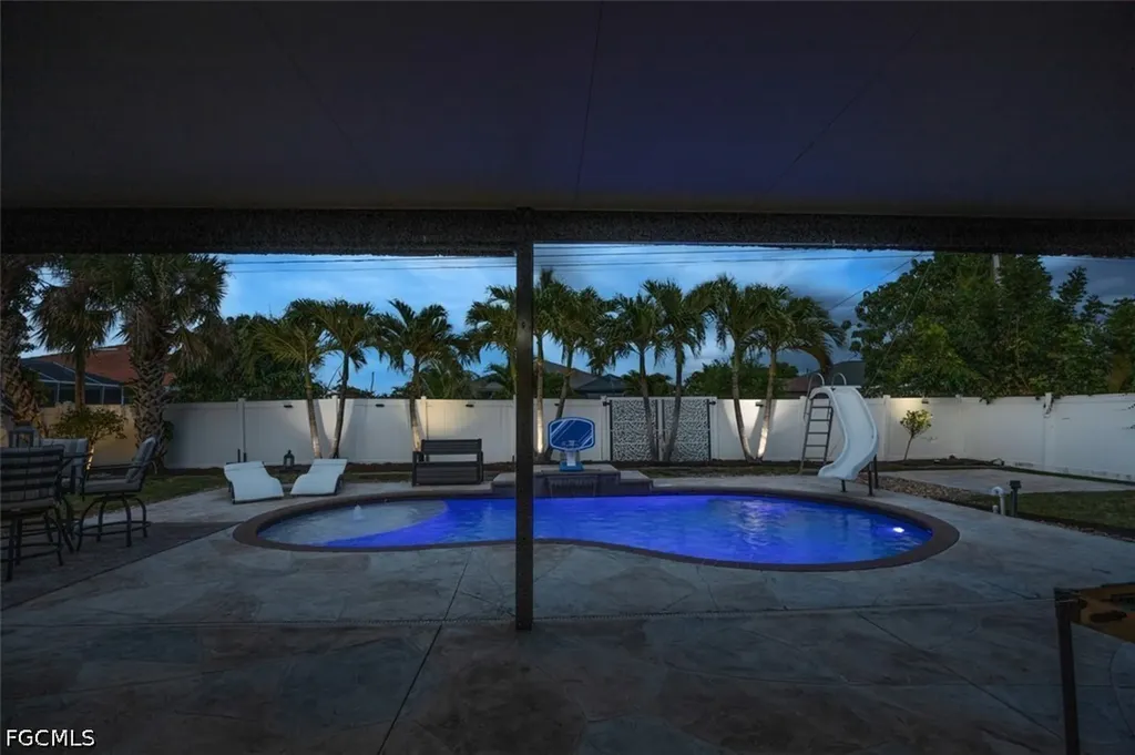 705 SW 10th Place Cape Coral FL 33991