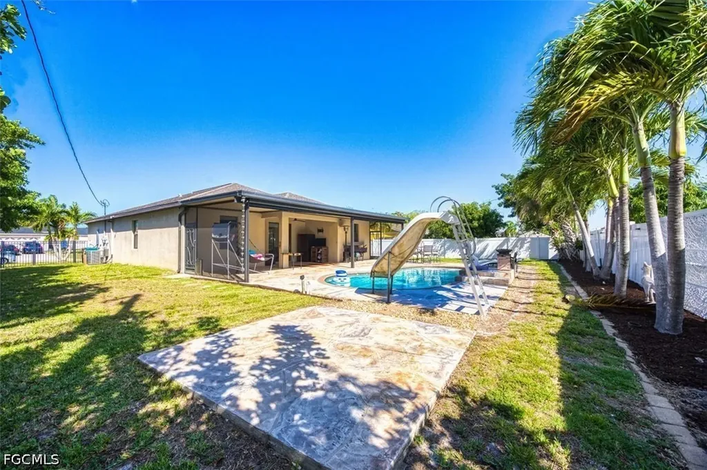 705 SW 10th Place Cape Coral FL 33991