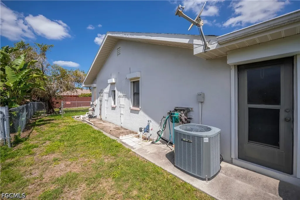 3712 SW 6th Avenue Cape Coral FL 33914