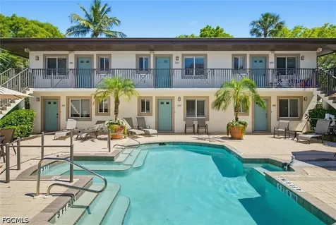 480 5TH Street S Naples FL 34102