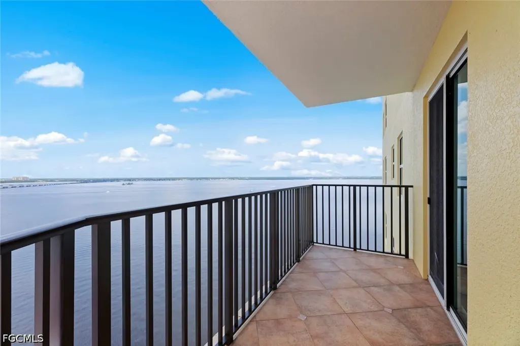 2797 1st Street Fort Myers FL 33916