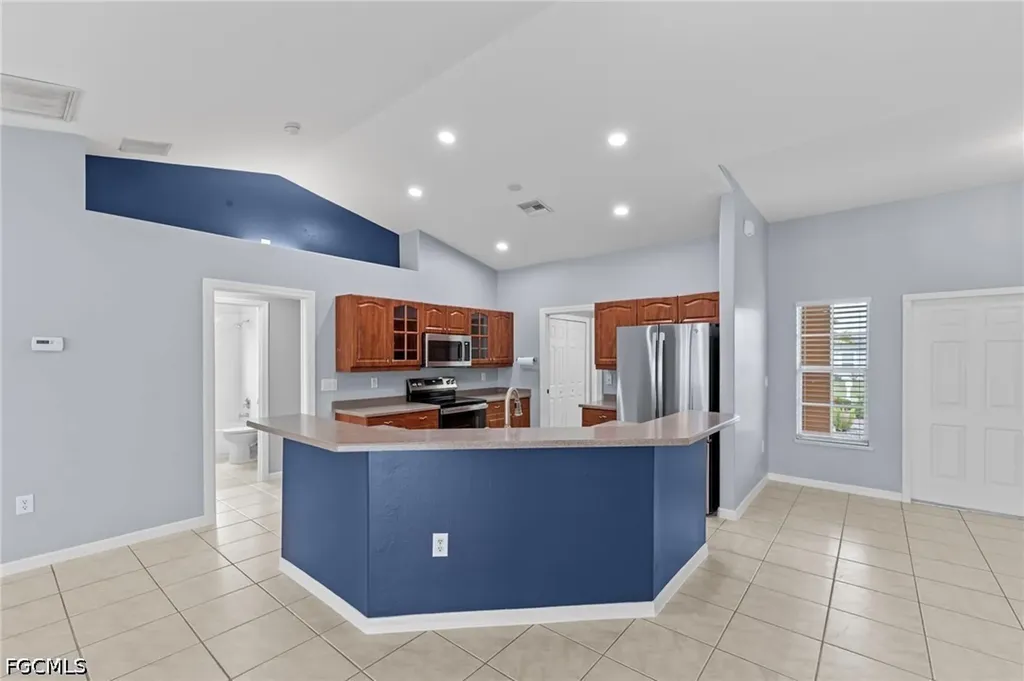 525 NE 6th Avenue Cape Coral FL 33909