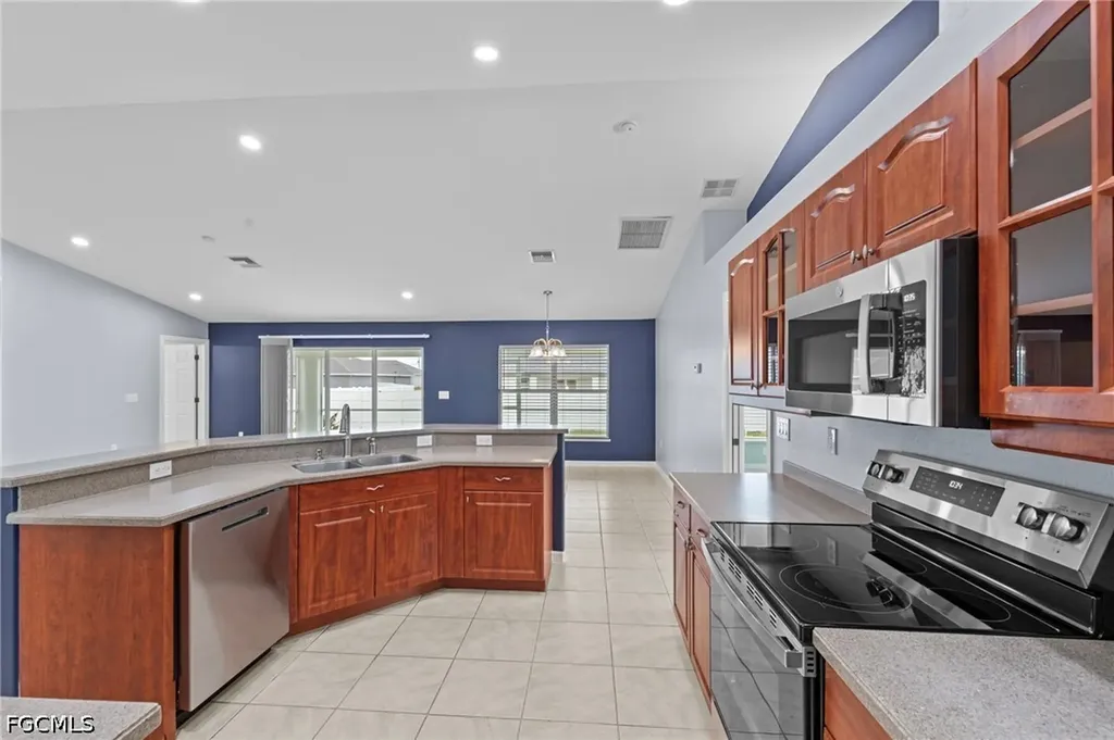 525 NE 6th Avenue Cape Coral FL 33909
