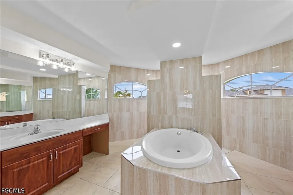 525 NE 6th Avenue Cape Coral FL 33909