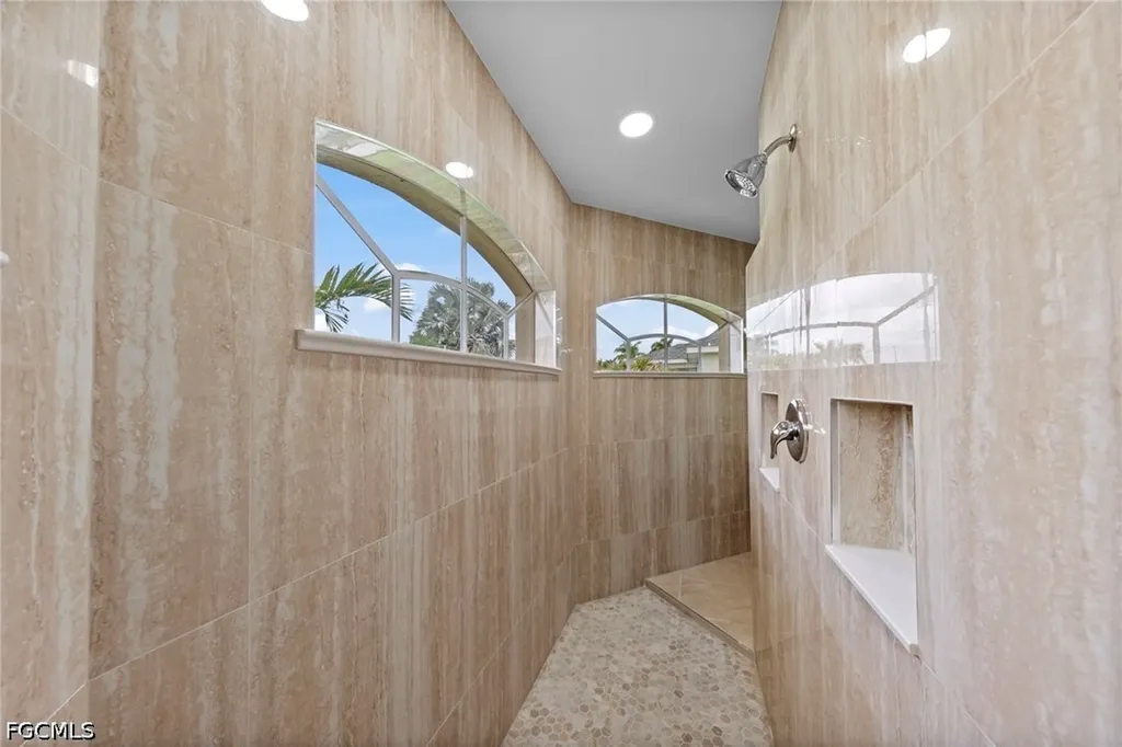525 NE 6th Avenue Cape Coral FL 33909