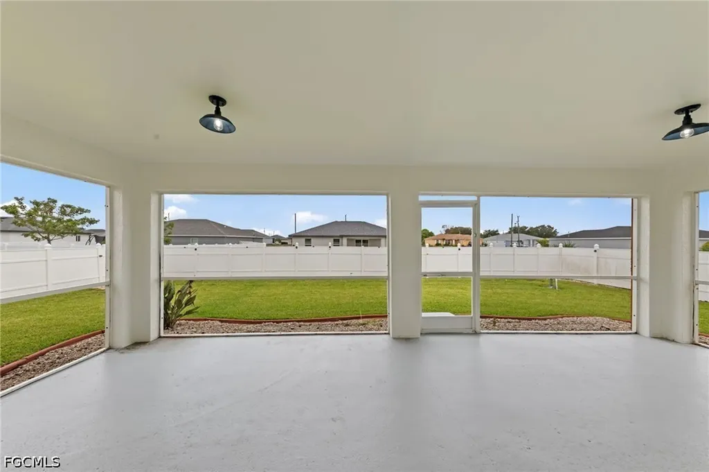 525 NE 6th Avenue Cape Coral FL 33909