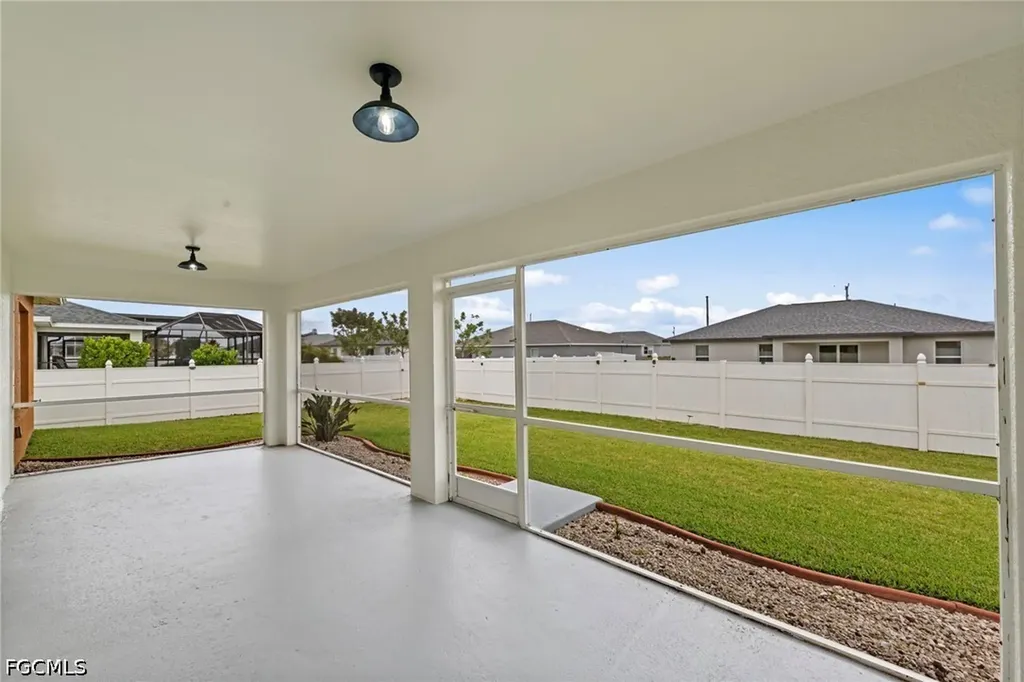 525 NE 6th Avenue Cape Coral FL 33909