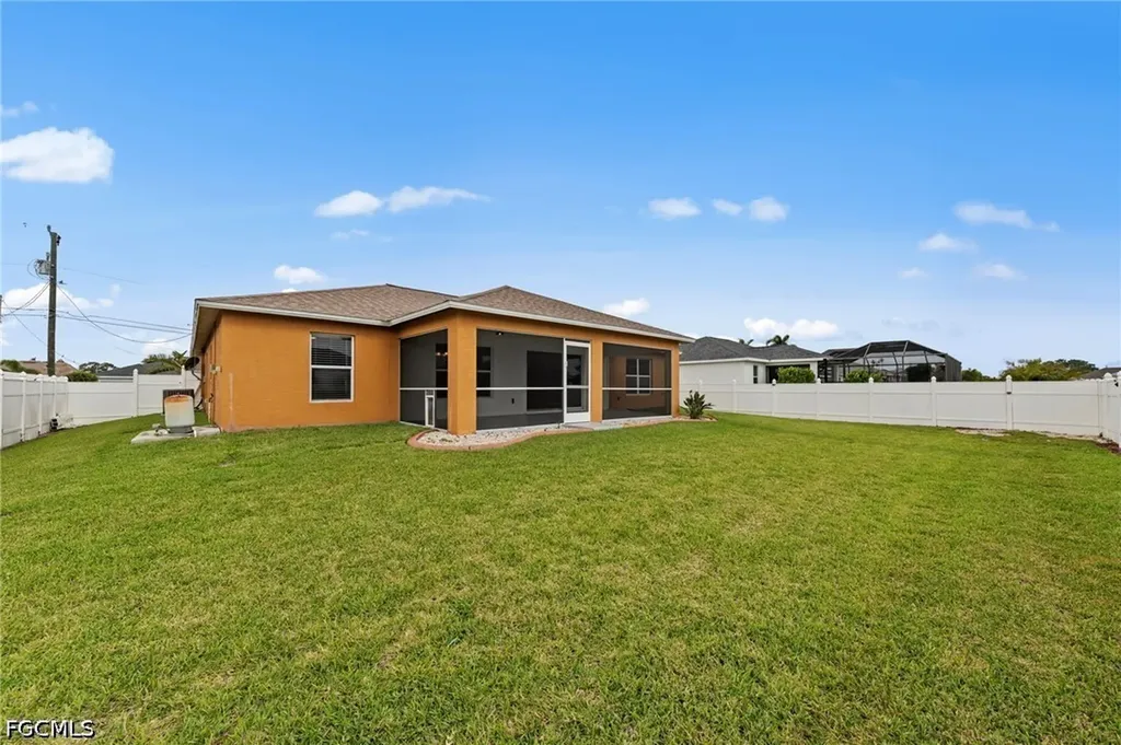525 NE 6th Avenue Cape Coral FL 33909