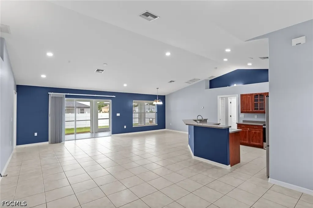 525 NE 6th Avenue Cape Coral FL 33909