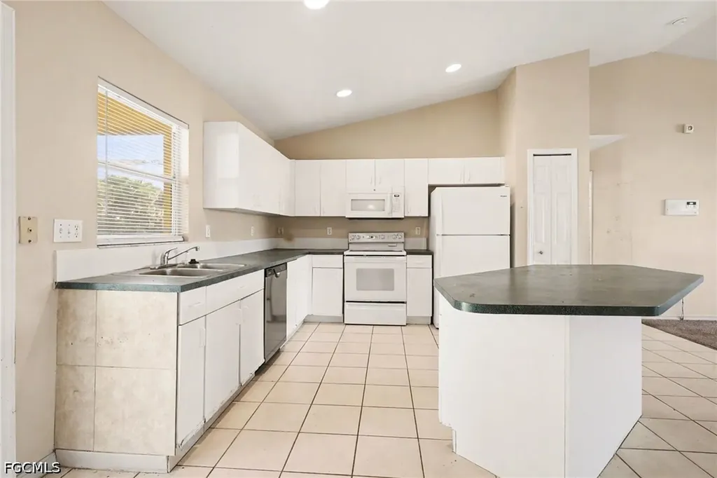 1209 SW 39th Street Cape Coral FL 33914