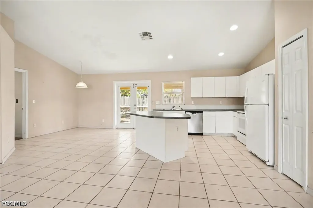 1209 SW 39th Street Cape Coral FL 33914