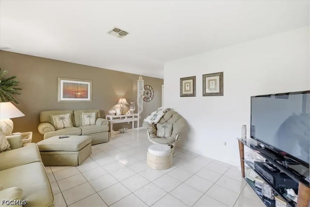 3226 SE 2nd Avenue Cape Coral FL 33904