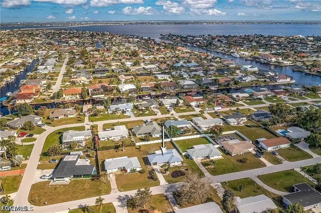 2627 SE 18th Place Cape Coral FL 33904