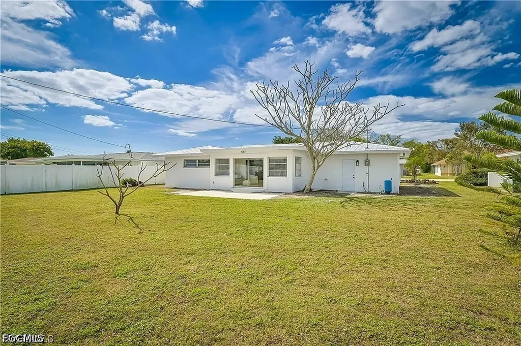 2627 SE 18th Place Cape Coral FL 33904