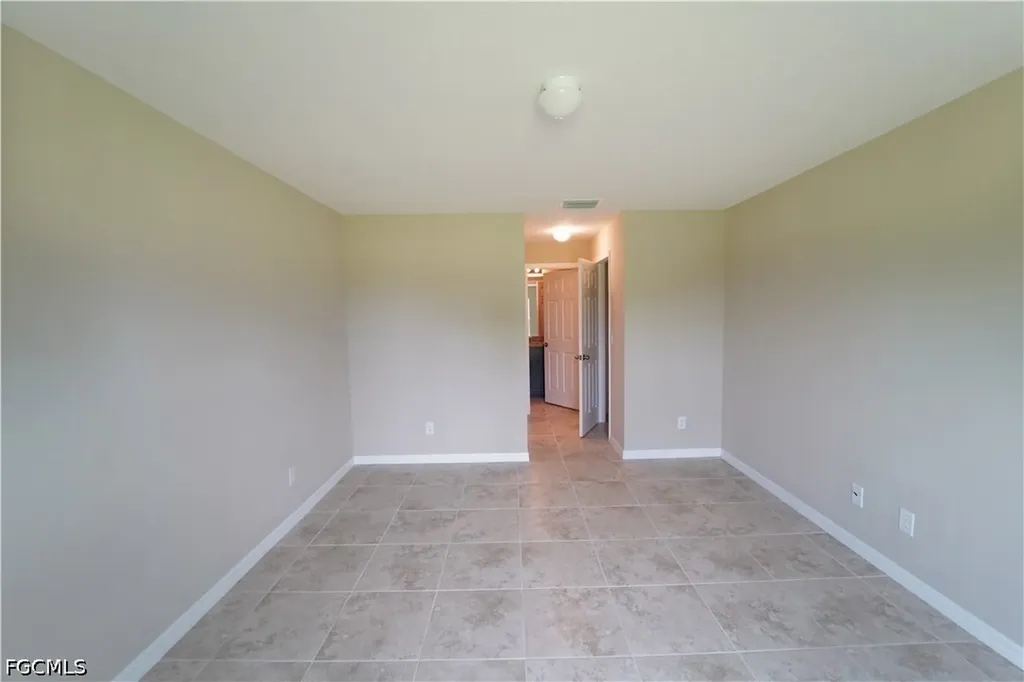 2800 NW 25th Terrace Cape Coral FL 33993