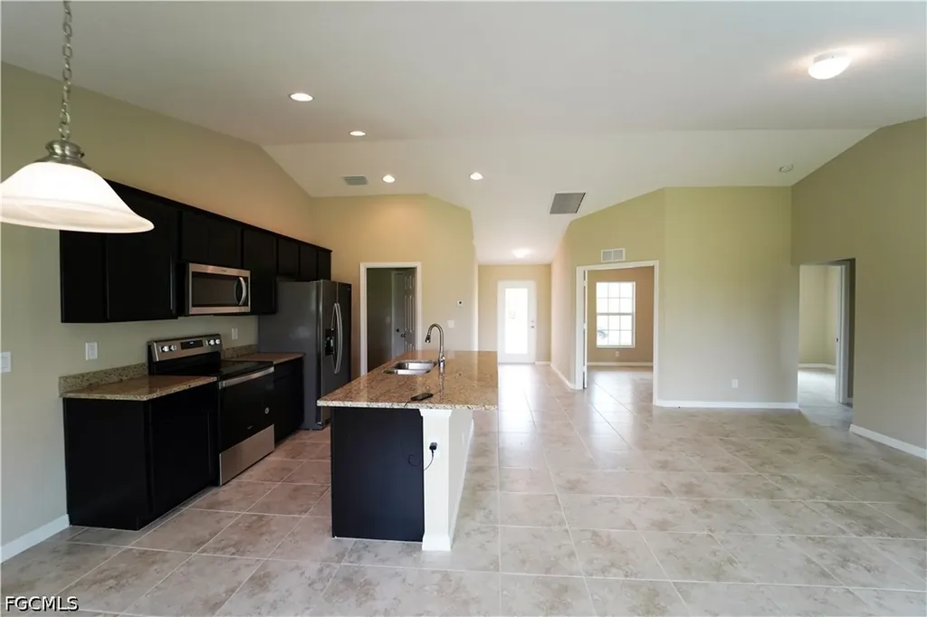 2800 NW 25th Terrace Cape Coral FL 33993