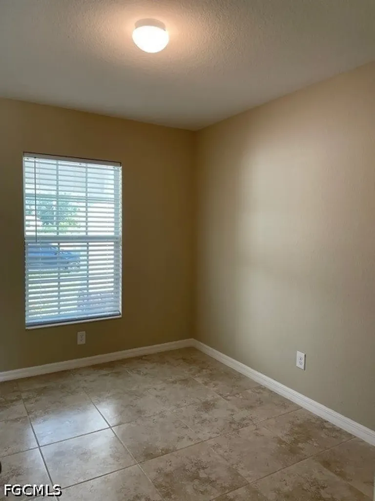 2800 NW 25th Terrace Cape Coral FL 33993