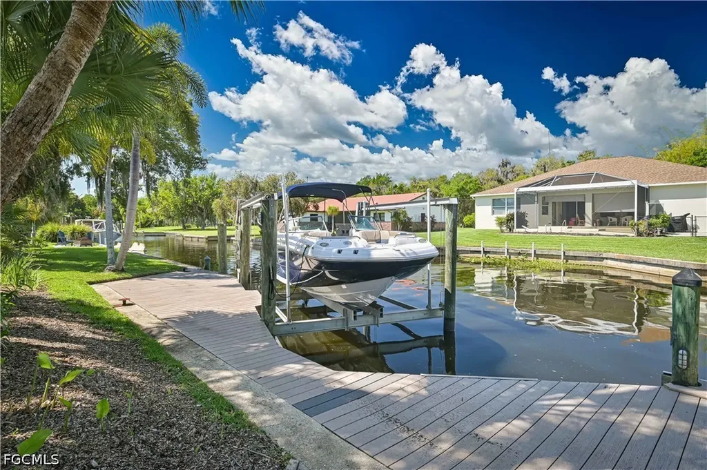 1910 Oak Drive Alva FL 33920