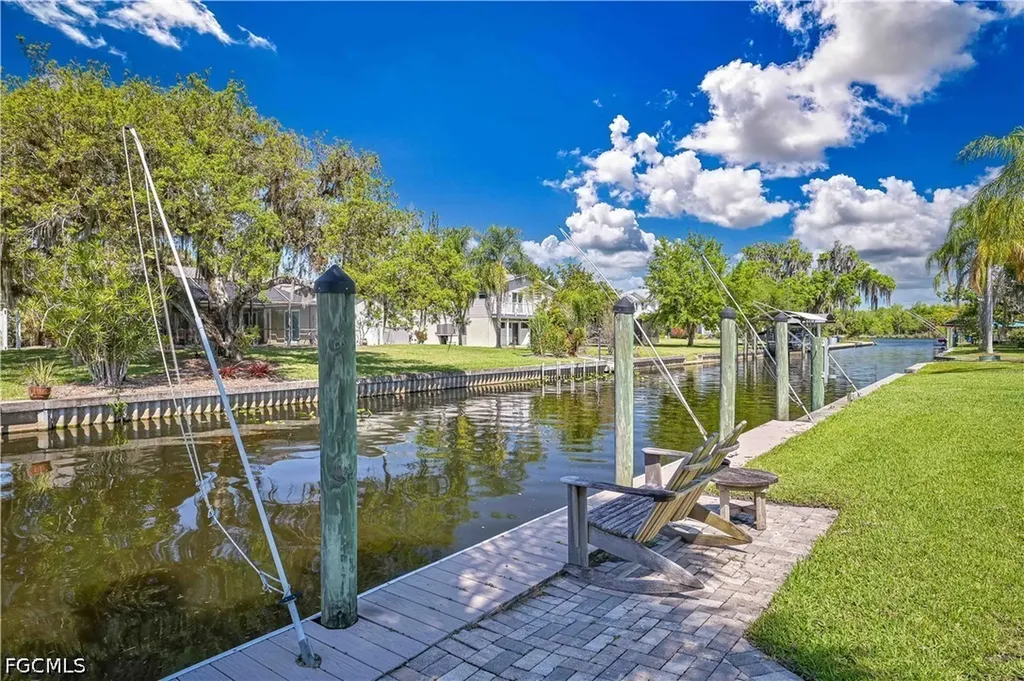 1910 Oak Drive Alva FL 33920
