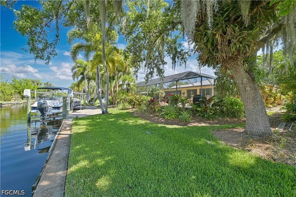 1910 Oak Drive Alva FL 33920