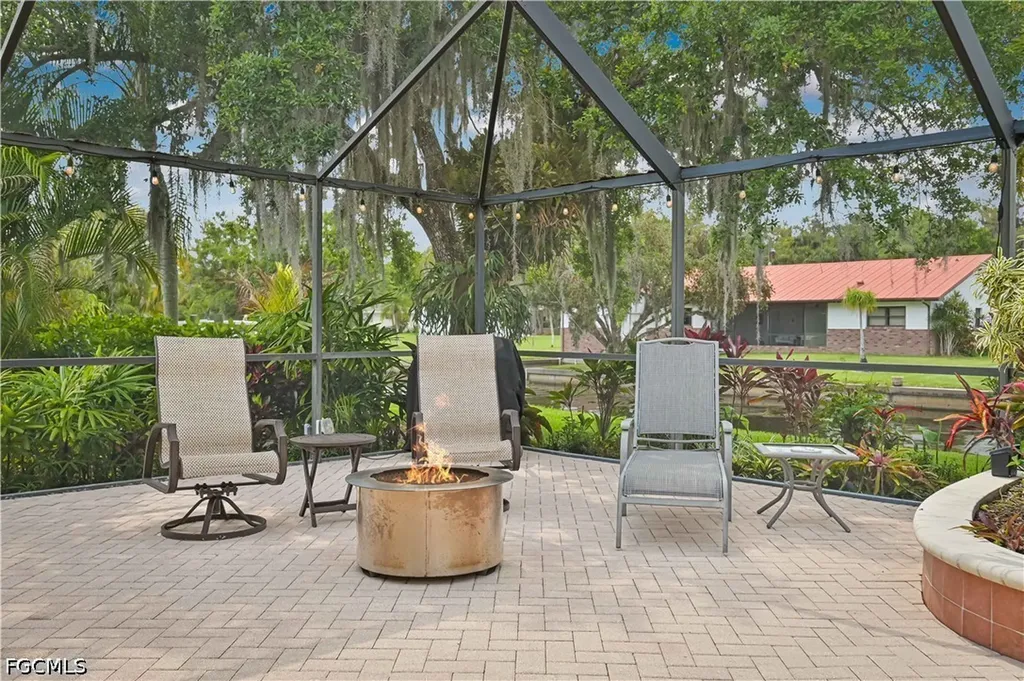 1910 Oak Drive Alva FL 33920