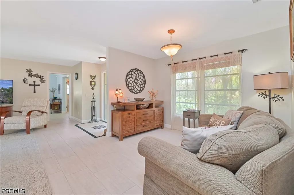 1910 Oak Drive Alva FL 33920