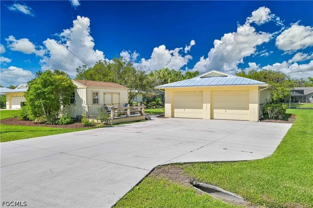 1910 Oak Drive Alva FL 33920