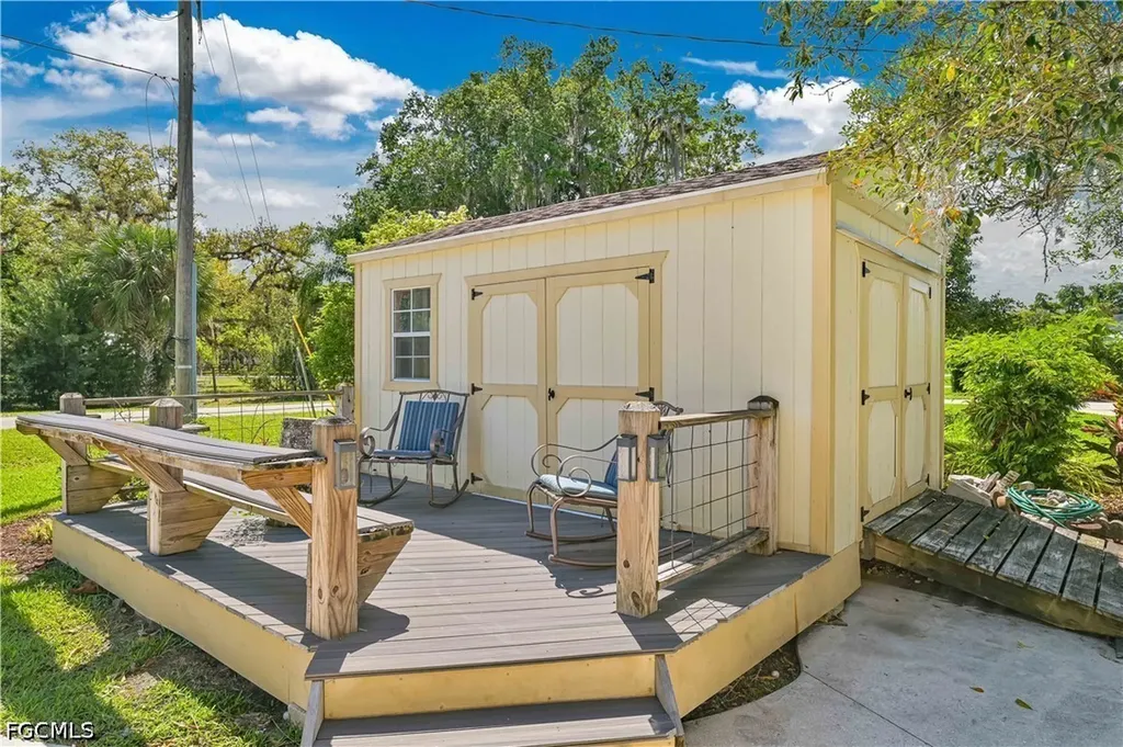 1910 Oak Drive Alva FL 33920