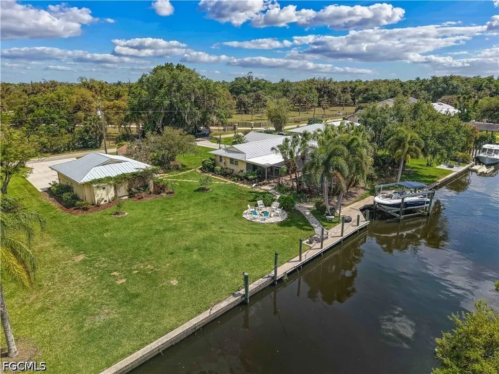 1910 Oak Drive Alva FL 33920