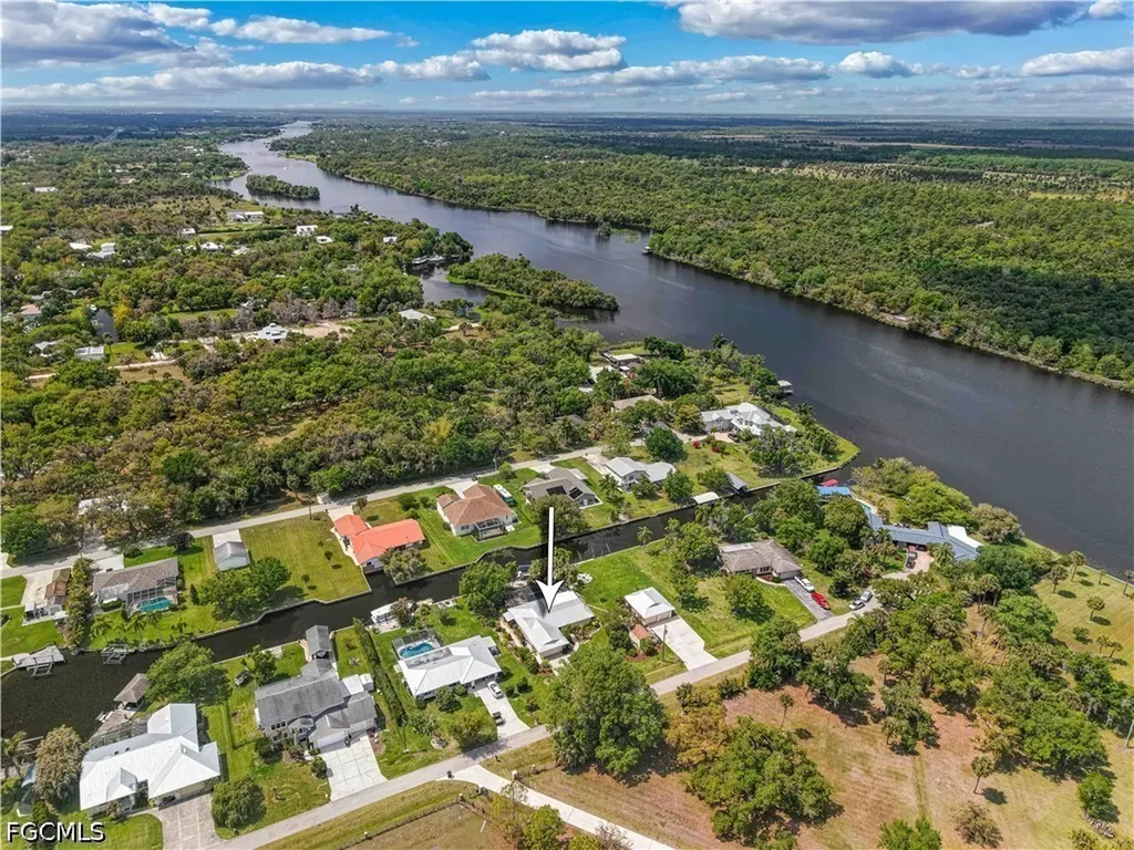 1910 Oak Drive Alva FL 33920