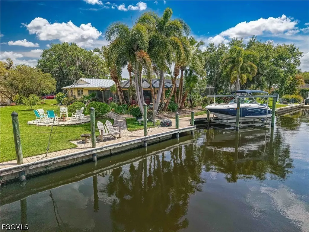 1910 Oak Drive Alva FL 33920