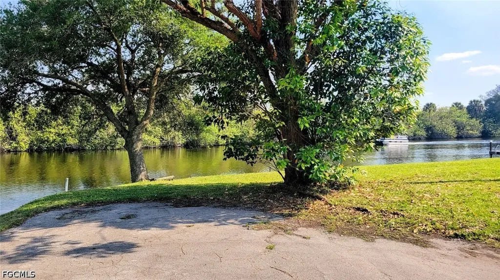 1047 Mayford Lake Road Moore Haven FL 33471