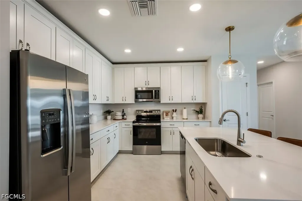 258 Lakeside Breeze Way Lehigh Acres FL 33936
